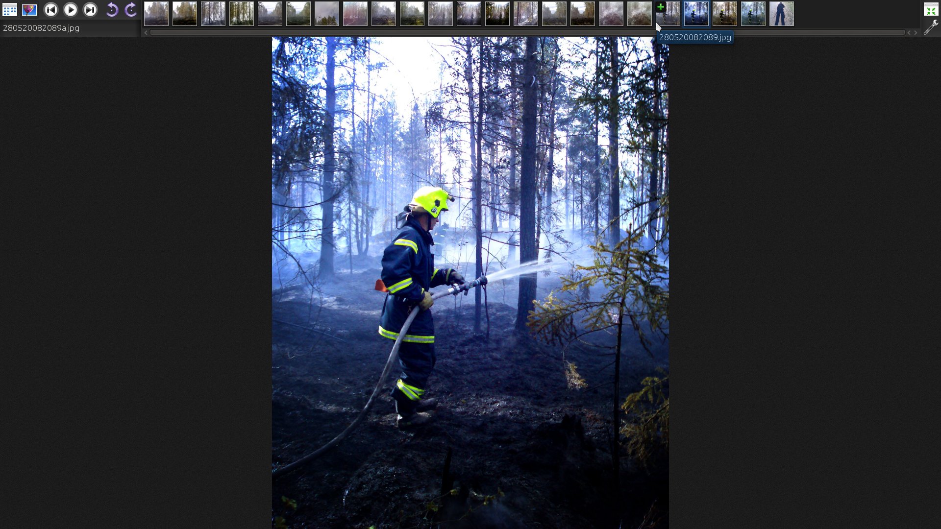 galleryimage:Kuvanäkymäkokoruututilassa.