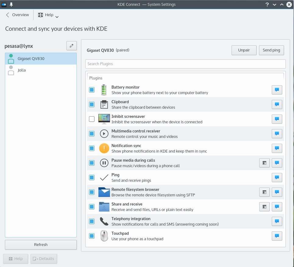 galleryimage:KDE Connectin asetukset tietokoneelle KDE:njärjestelmäasetuksissa. Kaksi verkossa näkyvää laitetta ja niidenasetukset.